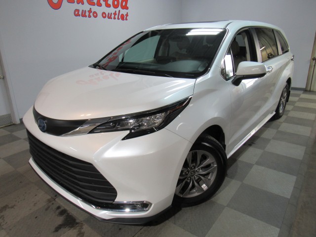 2022 Toyota Sienna XLE 7-Passenger